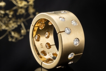 Ring in massiver Handarbeit mit Diamanten gefertigt in 585er Gelbgold