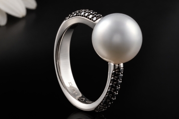 Ring mit Südsee Zuchtperle und schwarzen Diamanten in 750er Weißgold