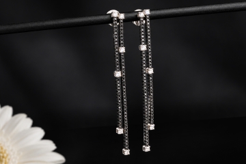 Black & White Lange Ohrringe mit Diamanten Schwarz Weiß in Weißgold 750