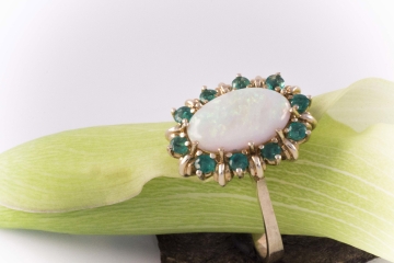 Kreatives Ringdesign Ring mit Opal und Smaragd in 585er Gold