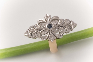 ANTIK Ring mit Diamanten und einem SAPHIR 585 Weißgold & Gold