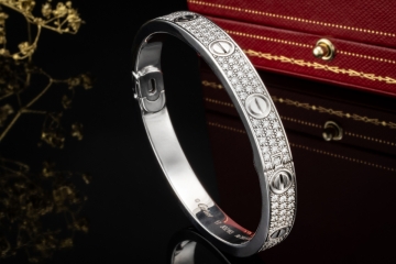Cartier Love Armreif Klassisch Diamanten Ausgefasst in Weißgold Full Set