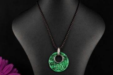 Hollfelder Collier Geschnitztes Jade Ornament mit Diamanten Weißgold 750