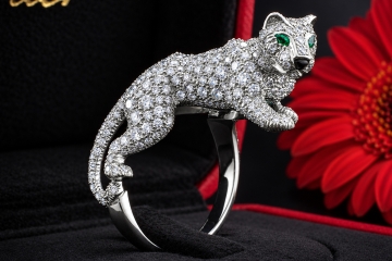 Cartier Panther Ring mit Diamanten Smaragd Onyx in 750er Weißgold OVP 56