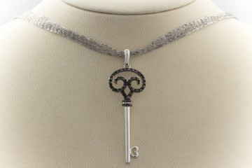 Anhänger SCHLÜSSEL zum HERZ Schwarze Diamanten in 750er Weißgold 