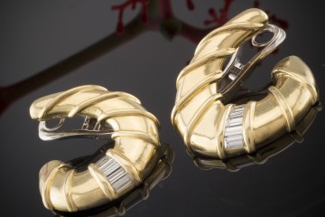 Massiv gearbeitete Ohrclips mit Baguette Diamanten 2 Ct in 750er Gelbgold