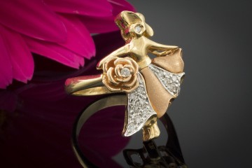 Ring im Mary Poppins Design Blumenmädchen mit Brillanten Gelbgold Rotgold