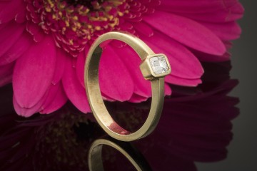 Solitär Diamant Ring Emerald Schliff Goldschmiedearbeit in Gelbgold 585