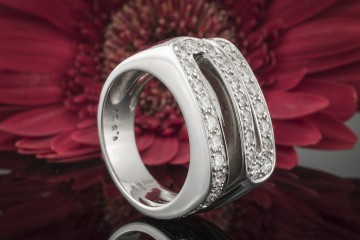 Ring S Design mit 1,30 Carat Top Wesselton Brillanten in 750er Weißgold