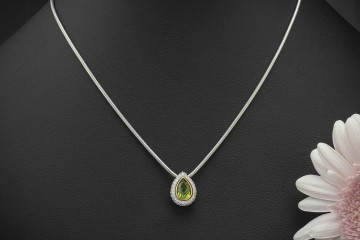 Peridot Collier Schlangenkette in 950er Platin Gelbgold Fassung und Brillanten
