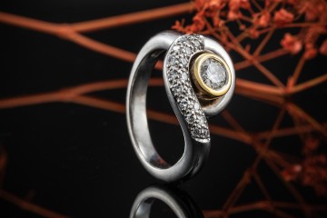 Massiver Ring Goldschmiedearbeit BrillantRing Weißgold mit Gold Fassung