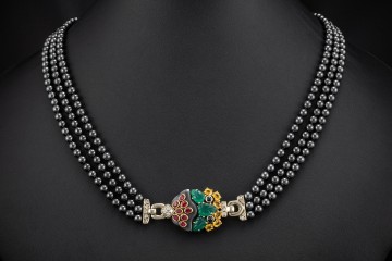 Exklusives Cartier Hämatit Collier mit Rubin Saphir Smaragd und Diamant