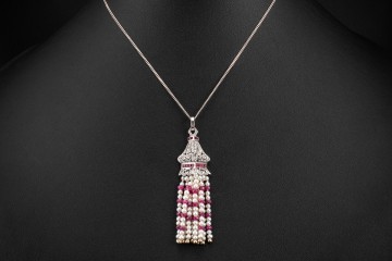 Anhänger des Orients mit Rubin Diamanten und Perlen in 750er Weißgold