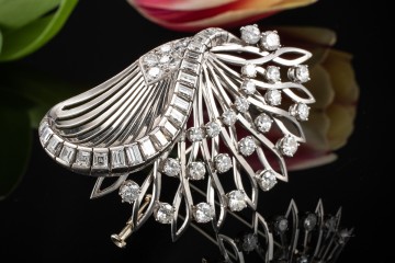 Besondere alte Mauboussin Paris Brosche Kunst mit Diamanten in Weißgold