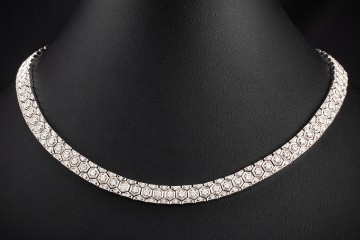 Imposantes Collier im Art Deco Stil mit 8Ct Diamanten rundum in Weißgold