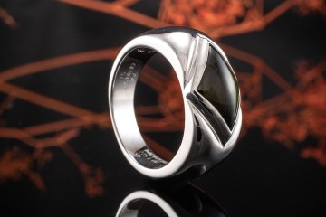 Montblanc Ring mit Turmalin Raute Cabochon Schliff in 750er Weißgold