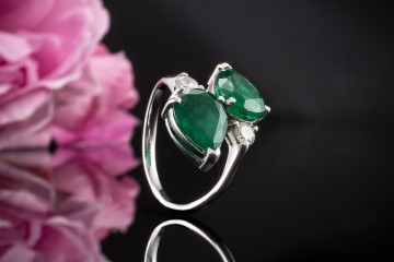 Smaragd Tropfen Ring mit Diamanten Brillanten in 750er Weißgold Arbeit