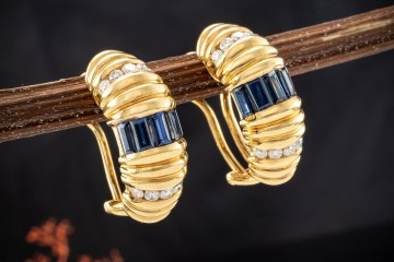 Halbcreolen Ohrringe mit Baguette Saphir und Diamanten in 750er Gelbgold