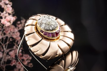 Antike Brosche Nadel mit Diamanten und Rubin Massiv in Rosegold Rotgold