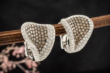 Diamant Ohrstecker mit Clip Weiße und braune Brillanten in Weißgold 750