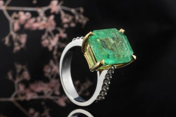 Ring mit Smaragd Natürlich und Diamanten 750er Weißgold Gelbgold Bicolor