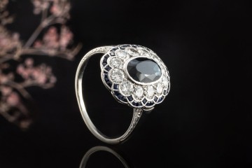 Antiker Saphir Ring Kunstvolle Weißgold Goldschmiedearbeit mit Diamanten