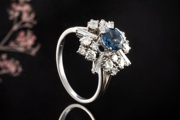 Royaler Weißgold Saphir Ring Top Diamanten Brillant- und Trapez Schliff
