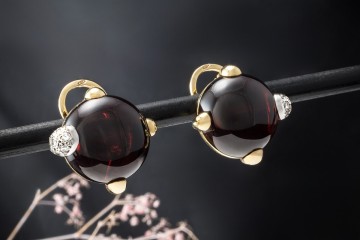 Pomellato Ohrringe Griffe Ohrclips Rund Granat Diamanten 750er Gelbgold