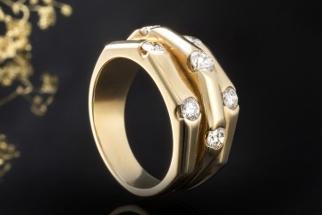 Ring Klassische Goldschmiedearbeit Handarbeit mit Diamanten in Gelbgold