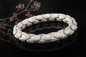 Flex Armband mit 13 Carat Diamanten und Spannmechanik in 750er Weißgold