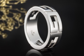 Gucci Ring Bandring Gucci Logo Breites Modell Größe 55 in 750er Weißgold