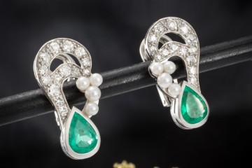 Ohrringe Ohrclips mit Smaragd Perlen und Diamanten in 750er Weißgold