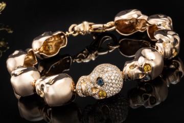 Totenkopf Armband Diamanten und Saphir Blau Gelb in 750er Roségold 22 cm