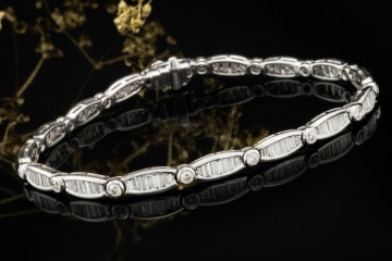 Funkelndes Armband beweglich mit Baguette Diamanten in 750er Weißgold
