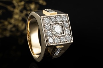 Siegelring Massiver Ring mit Diamanten Goldschmiedearbeit 750er Gelbgold