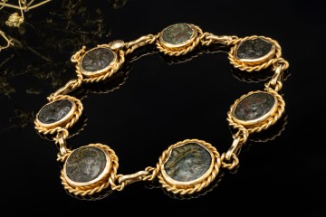 Antikes Armband mit ominösem Gestein Goldschmiedearbeit in 750er Gelbgold