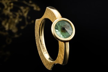 Niessing Solitär Ring mit grünem Stein Kratzmattes Design in Gelbgold