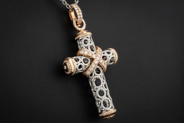 Leo Wittwer Kreuz Anhänger mit Diamanten in 750er Weißgold und Roségold