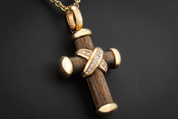 Leo Wittwer Kreuz Anhänger mit Diamanten und Holzarbeit in Roségold 750
