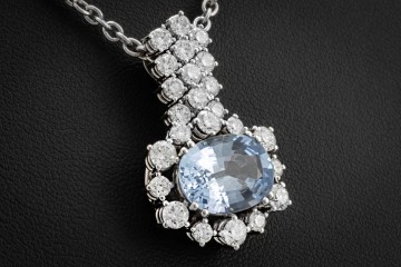 Saphir Anhänger mit Diamanten Bewegliche Handarbeit in 750er Weißgold
