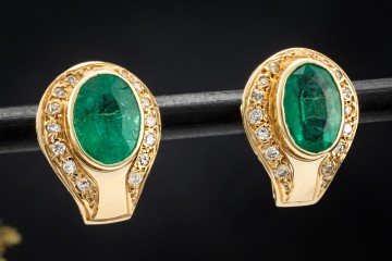 Ohrstecker Ohrringe Smaragd im Ovalschliff und Diamanten in Gelbgold 750