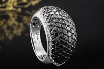 Italienischer Designer Ring Schwarzen und weiße Diamanten 750er Weißgold
