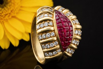 Ring mit Carré Rubinen und Diamanten im Vintage Design Gelbgold 750