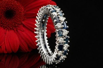 Kreativer Memoire Ring mit Diamanten und Saphiren Weiß Blau in Weißgold