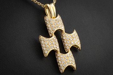 Victor Mayer Anhänger im Kreuz Design mit Diamanten in 750er Gelbgold