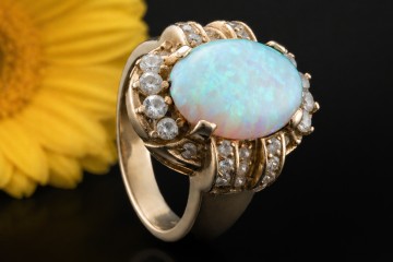 Vintage Opal Ring Oval mit Diamanten gefertigt in 585er Gelbgold