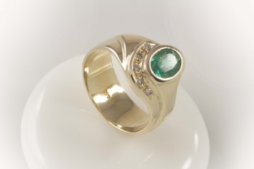 Leuchtender SMARAGD 1,30 Ct Ring mit Diamanten in 585 Gold 