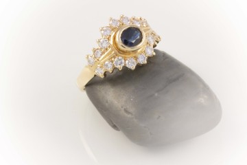 SAPHIR Ring mit feurigen TW VVSI Brillanten in 750 Gold 