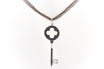 SCHLÜSSEL 750 Weißgold Anhänger schwarze & weiße Diamanten