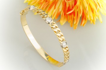 Goldschmiedearbeit Armreif Armband mit 4 Diamanten Brillanten in 750er Gold